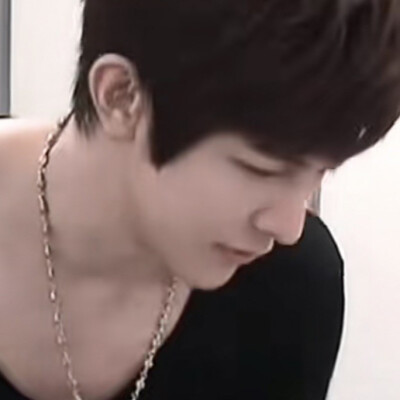 唉都一年了依然很想辱