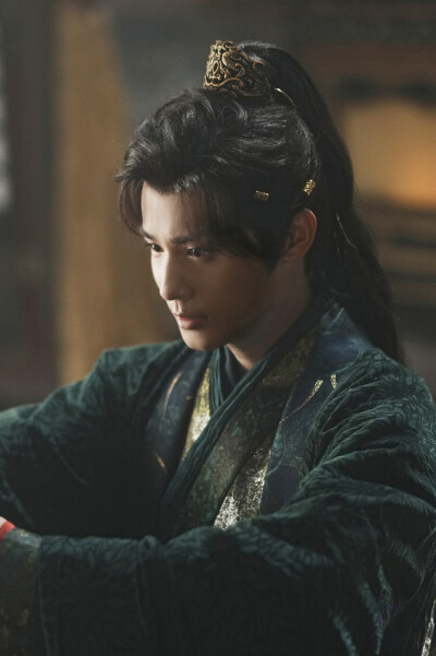 沈谬 在你眉梢种红豆 郑业成