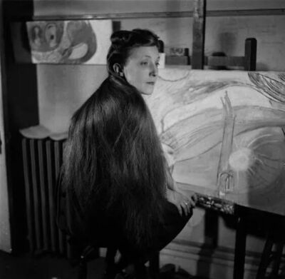 路易斯·布尔乔亚 Louise Bourgeois
（1911-2010）
出生在1911年的圣诞节
法裔美国籍艺术家
20世纪最伟大的艺术家之一
