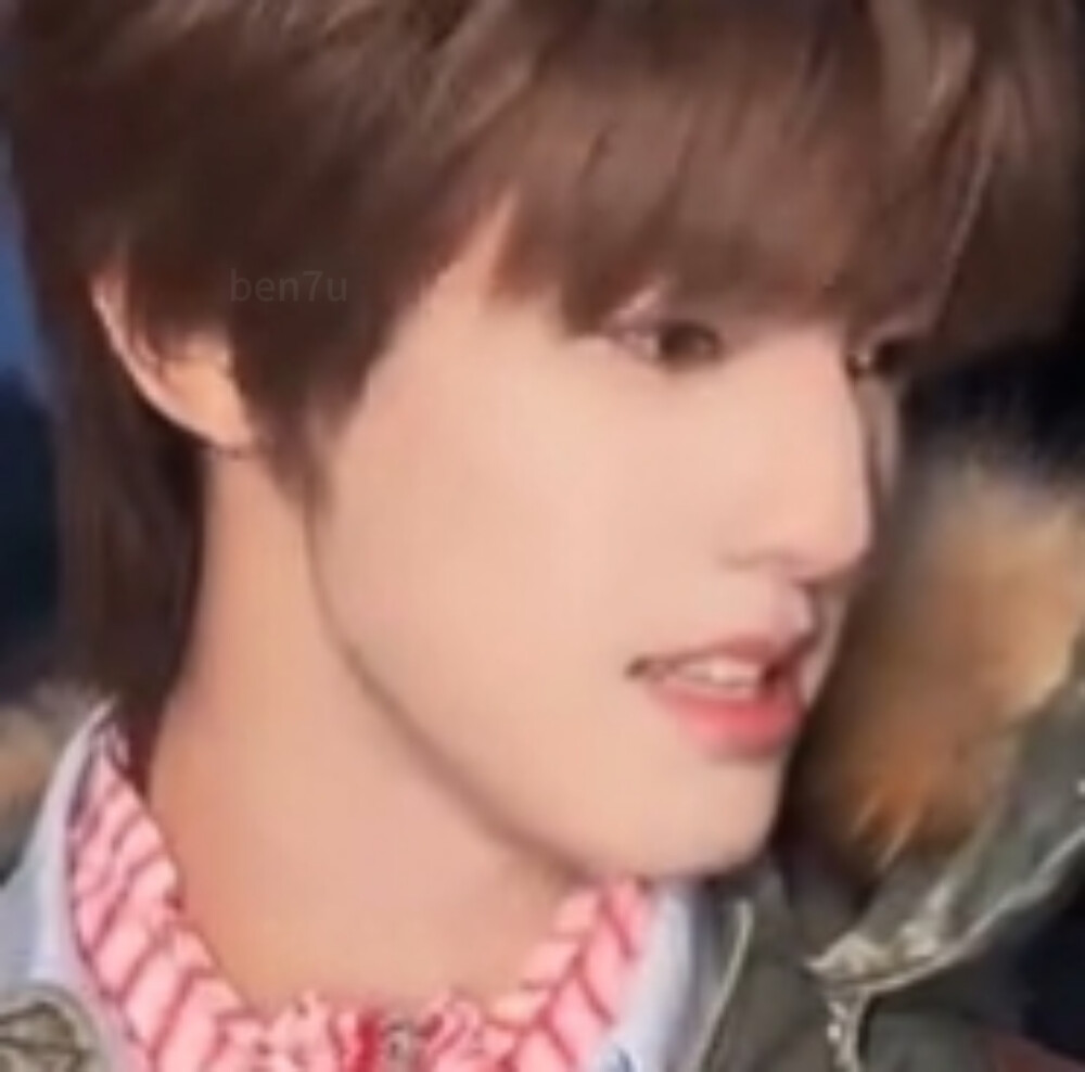 我就是这种人，表面上看起来城府极深，缄默不语，实际上老年痴呆已经发作了。