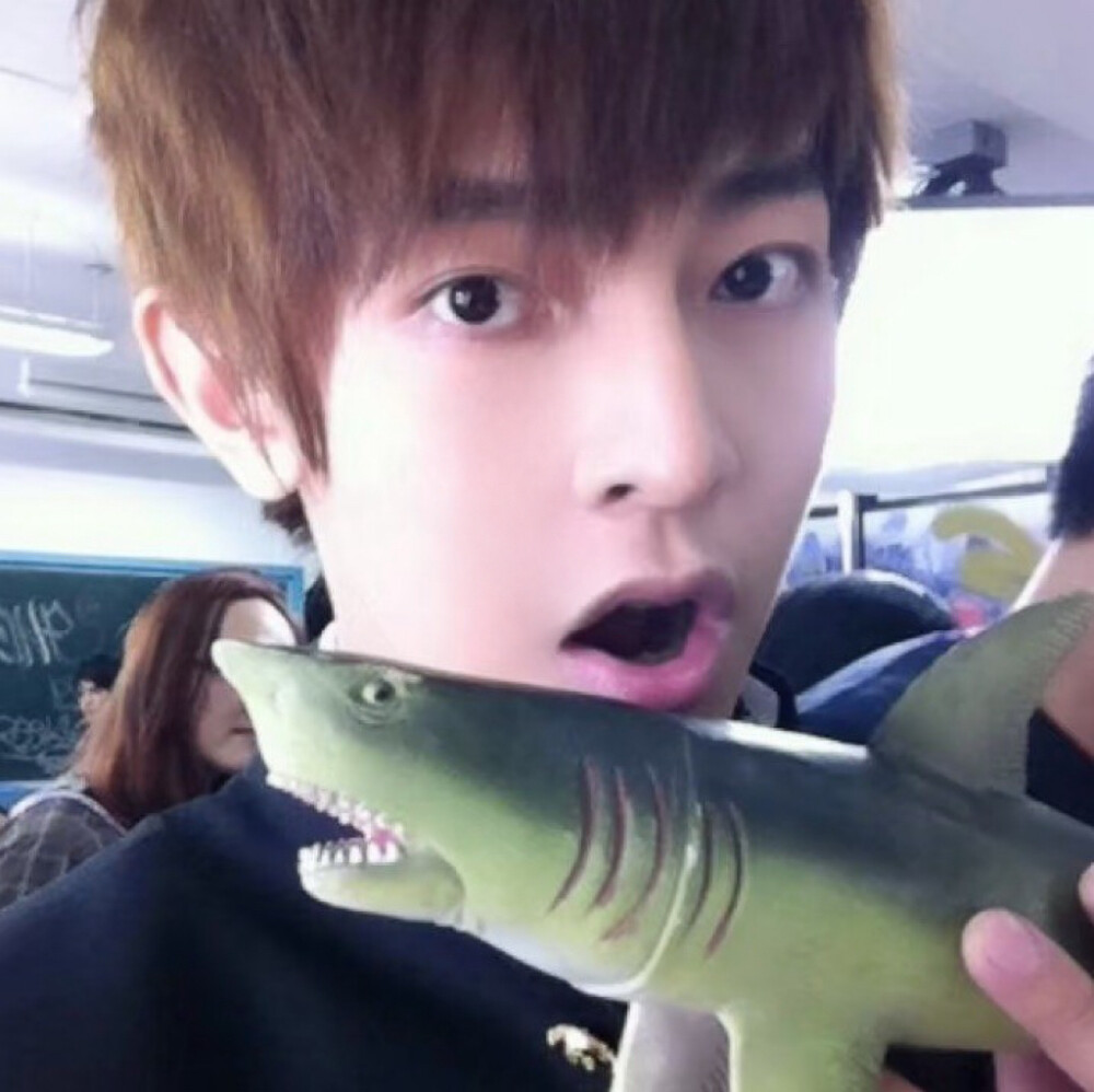 唉都一年了依然很想辱