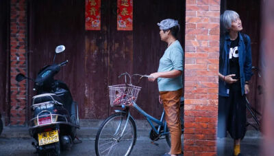 小河在街头采风 摄影：Ponyboy