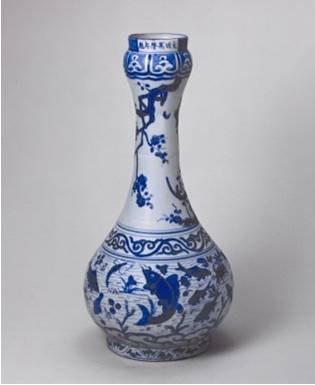 明万历  青花蒜头瓶
北京故宫博物院藏
