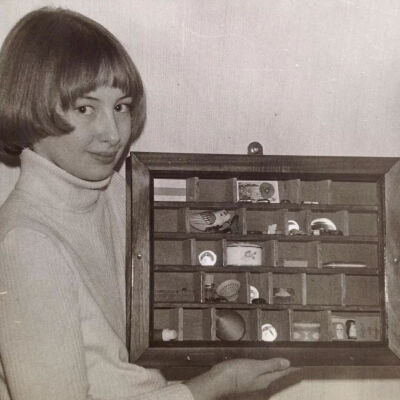 今天的主人公是Jane Housham，她是一名出版人，也是一名艺术家、作家。但今天，我们并不介绍她的画和书。因为她有一个更大的宝藏。