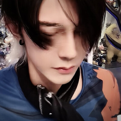 唉都一年了依然很想辱