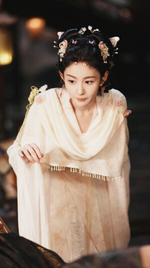 梁绛朱  在你眉梢种红豆  赵晴