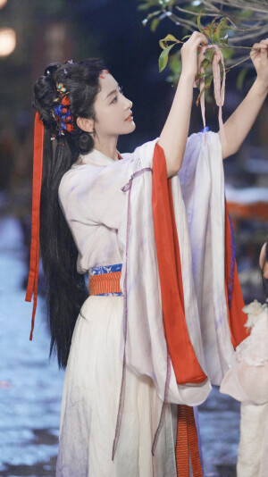 梁绛朱  在你眉梢种红豆  赵晴