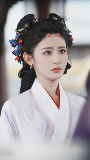 梁绛朱  在你眉梢种红豆  赵晴