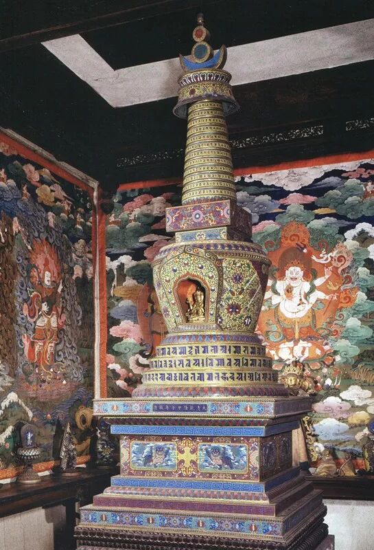 清乾隆  景泰蓝宝相花纹金佛喇嘛塔 
北京故宫博物院藏
