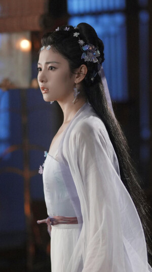 梁绛朱  在你眉梢种红豆  赵晴