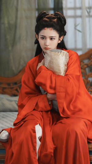 梁绛朱  在你眉梢种红豆  赵晴