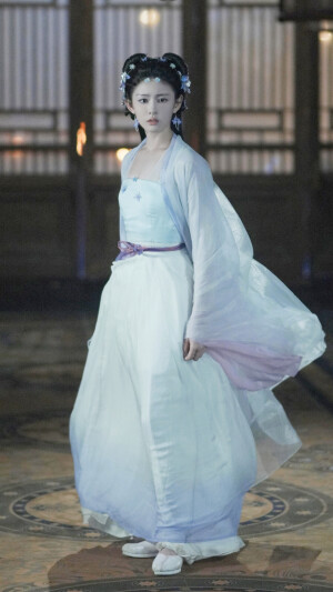 梁绛朱  在你眉梢种红豆  赵晴