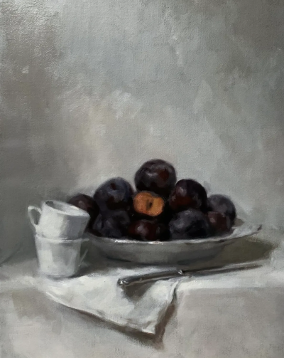 伊丽莎白·拉尔夫-史密斯是一位英国当代具象画家，以细腻而富有情绪深度的人物绘画而受到关注。她在传统写实绘画训练的基础上，发展出兼具古典结构与当代表达的个人风格，其作品在安静、克制的视觉语言中蕴含丰富的心…