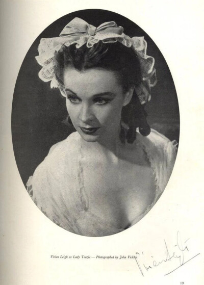 1948年，费雯·丽在话剧《造谣学校》中饰演蒂泽尔夫人