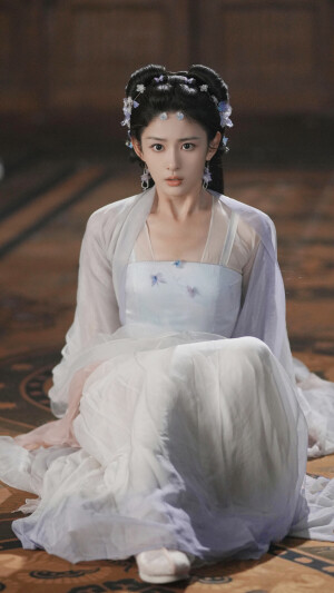 梁绛朱  在你眉梢种红豆  赵晴