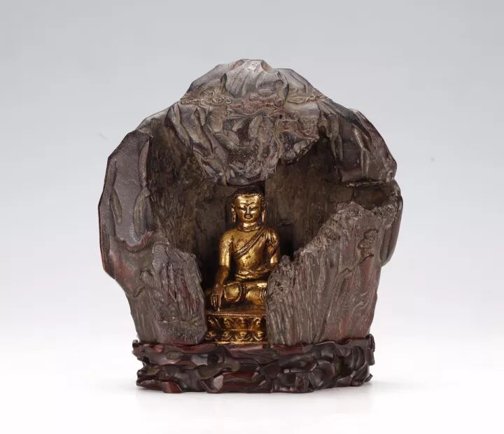 明代  铜鎏金释迦牟尼佛坐像配沉香木佛龛及木底座
观复博物馆藏
 
