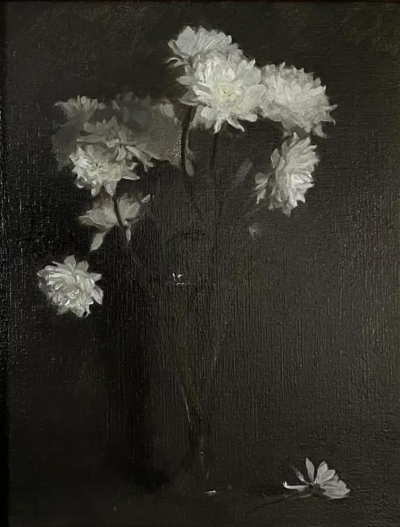 伊丽莎白·拉尔夫-史密斯是一位英国当代具象画家，以细腻而富有情绪深度的人物绘画而受到关注。她在传统写实绘画训练的基础上，发展出兼具古典结构与当代表达的个人风格，其作品在安静、克制的视觉语言中蕴含丰富的心…