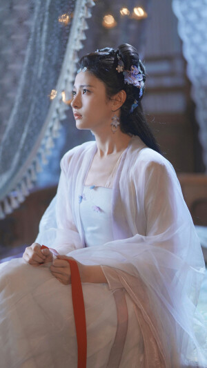 梁绛朱  在你眉梢种红豆  赵晴