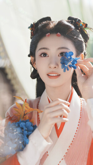 梁绛朱  在你眉梢种红豆  赵晴