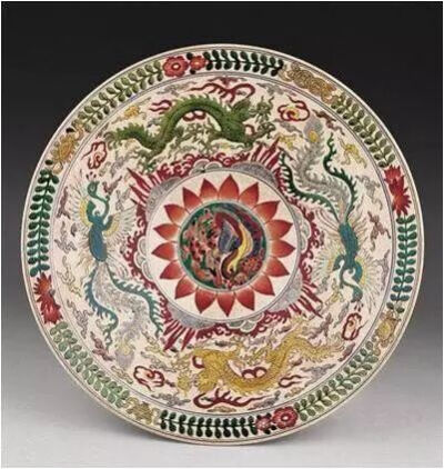 明万历  五彩龙凤纹大盘
台北故宫博物院藏
