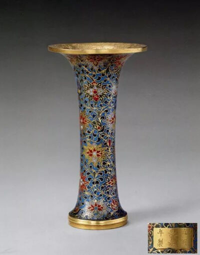 明景泰款  掐丝珐琅勾莲纹小花觚
北京故宫博物院藏
