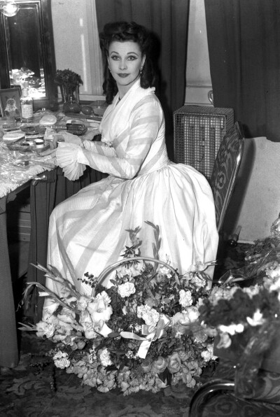 1948年，费雯·丽在话剧《造谣学校》中饰演蒂泽尔夫人