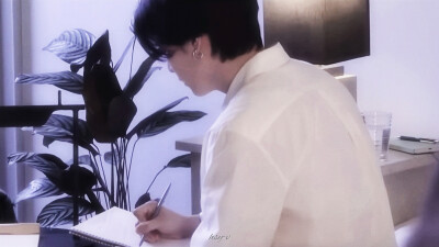 闵玧其
230408 EPISODE
Agust D 'People Pt.2(feat.IU)' MV Shoot Sketch
©HSY-V