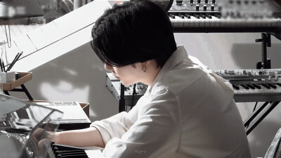 闵玧其
230408 EPISODE
Agust D 'People Pt.2(feat.IU)' MV Shoot Sketch
©HSY-V