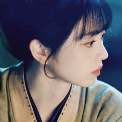 一滴泪的重量取决于落在谁身上