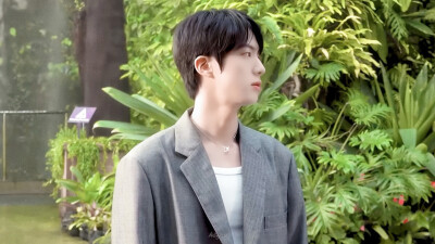 金硕珍
250521 Jin 'Don't Say You Love Me' MV Shoot Sketch
©HSY-V