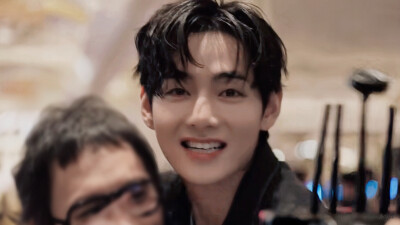 金泰亨
251217 Paradise
©HSY-V