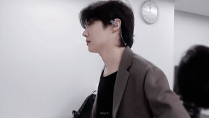 郑号锡
230426 EPISODE
J-hope's Year - End Award Shows Sketch
©HSY-V