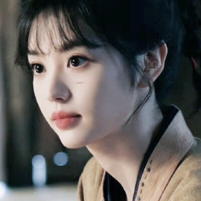 一滴泪的重量取决于落在谁身上