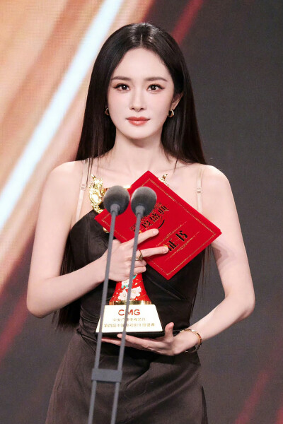 杨幂/CMG第四届年度女演员