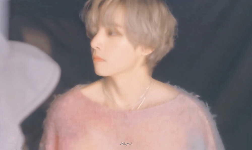 金泰亨
230919 V 'Layover ' MV Making Film
©HSY-V
