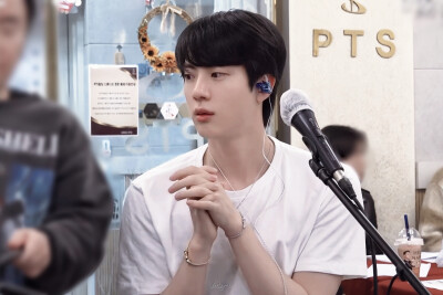 金硕珍
251205 Episode
Jin 'RUNSEOKJIN_EP.TOUR' ENCORE
©HSY-V