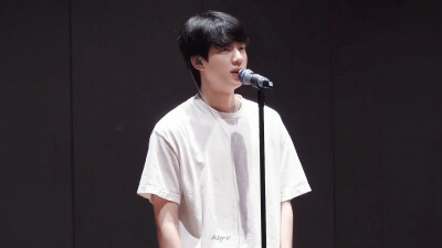 金硕珍
251205 Episode
Jin 'RUNSEOKJIN_EP.TOUR' ENCORE
©HSY-V