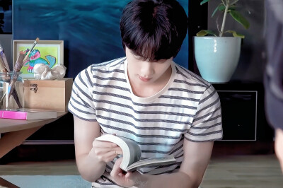 金硕珍
250521 Jin 'Don't Say You Love Me' MV Shoot Sketch
©HSY-V