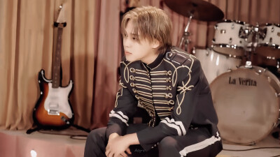 朴智旻
240722 Jimin 'MUSE' Jacket Shoot Sketch
©HSY-V