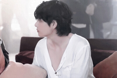 金泰亨
241201 V 'Winter Ahead (with PARK HYO SHIN)' MV Shoot Sketch
©HSY-V