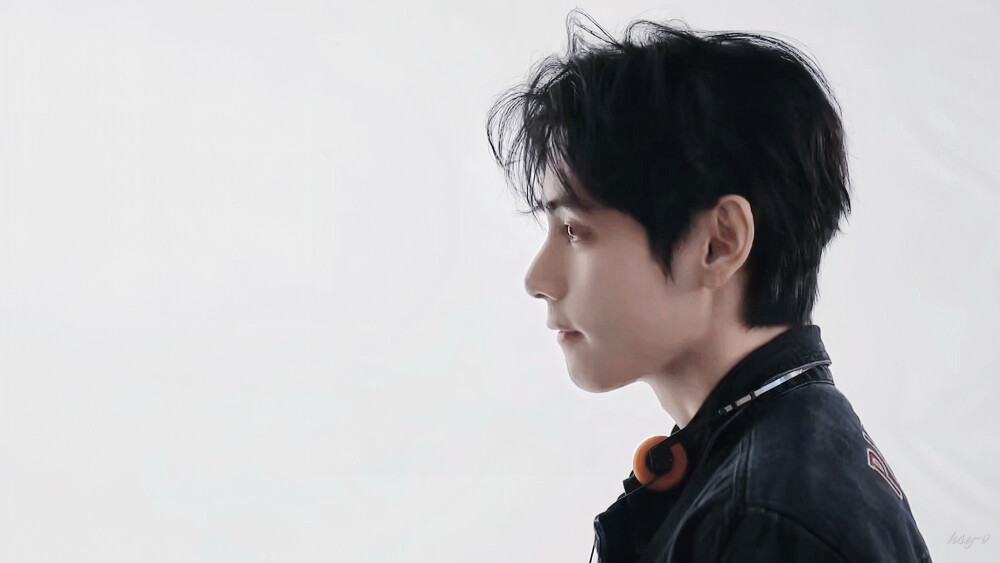 金泰亨
251217 Paradise
©HSY-V