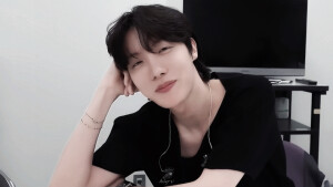 郑号锡
230426 EPISODE
J-hope's Year - End Award Shows Sketch
©HSY-V