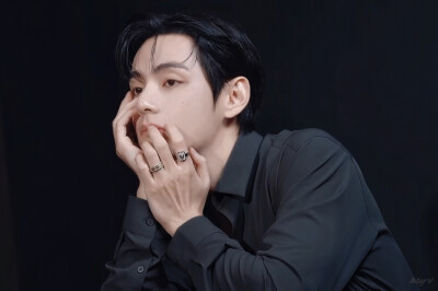 金泰亨
251217 Paradise
©HSY-V