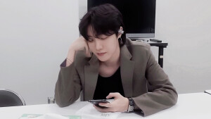 郑号锡
230426 EPISODE
J-hope's Year - End Award Shows Sketch
©HSY-V