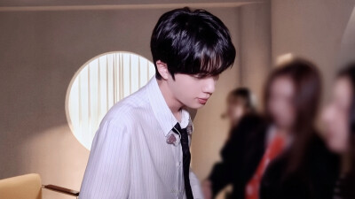 金硕珍
250615 Jin 'dingo Live' Shoot Sketch
©HSY-V