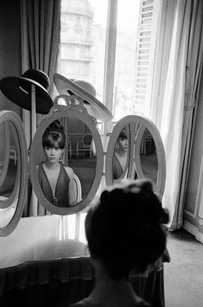 法国女歌手Françoise Hardy她也有令人羡慕的蓬松的长发