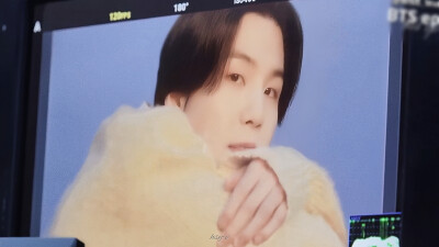 闵玧其
230408 EPISODE
Agust D 'People Pt.2(feat.IU)' MV Shoot Sketch
©HSY-V