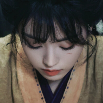 一滴泪的重量取决于落在谁身上