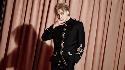 朴智旻
240722 Jimin 'MUSE' Jacket Shoot Sketch
©HSY-V