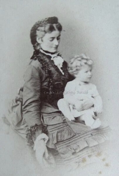 索菲·夏洛特与女儿